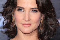 Cobie-smulders-makeup-for-brunette-hair-and-light-eyes-side
